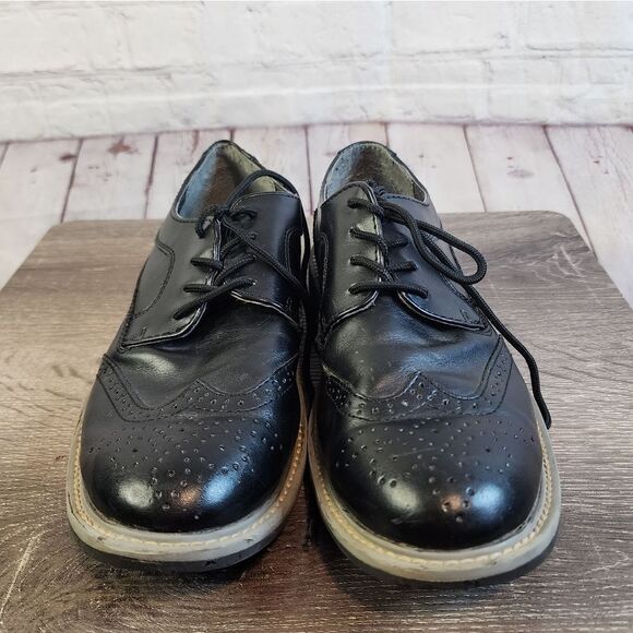 Boy's Kenneth Cole Reaction Oxfords, size 6 - Picture 1 of 7